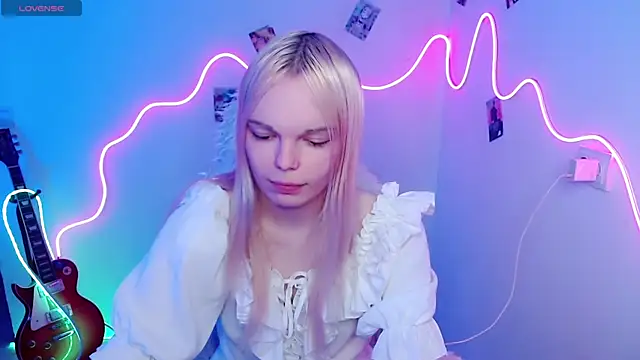 Snapshot of Emily_Nyaffee chatting on 11/01/25, 01:02 Emily Nyaffee online show from 11/01/25, 01:02