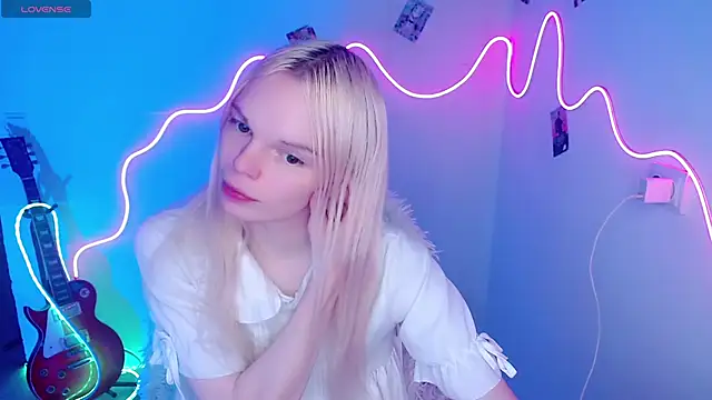 Snapshot of Emily_Nyaffee chatting on 11/08/25, 03:45 Emily Nyaffee online show from 11/08/25, 03:45