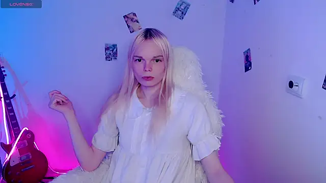 Snapshot of Emily_Nyaffee chatting on 11/25/25, 08:31 Emily Nyaffee online show from 11/25/25, 08:31