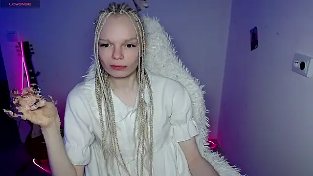 Snapshot of Emily_Nyaffee chatting on 01/05/26, 09:18 Emily Nyaffee online show from 01/05/26, 09:18