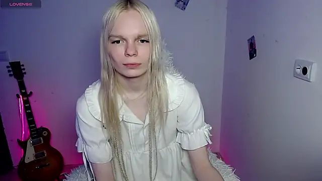 Snapshot of Emily_Nyaffee chatting on 01/15/26, 10:20 Emily Nyaffee online show from 01/15/26, 10:20