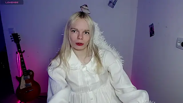 Snapshot of Emily_Nyaffee chatting on 02/01/26, 09:24 Emily Nyaffee online show from 02/01/26, 09:24