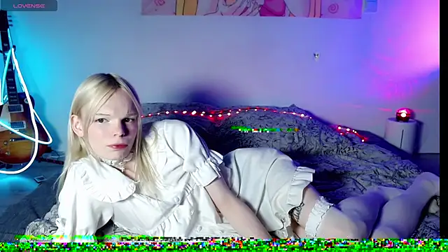 Snapshot of Emily_Nyaffee chatting on 07/25/26, 04:37 Emily Nyaffee online show from 07/25/26, 04:37