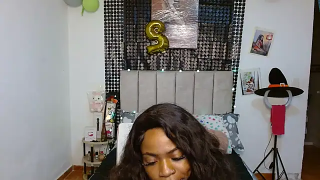 Snapshot of Wilson_Siara chatting on 10/11/25, 04:33 Wilson Siara online show from 10/11/25, 04:33