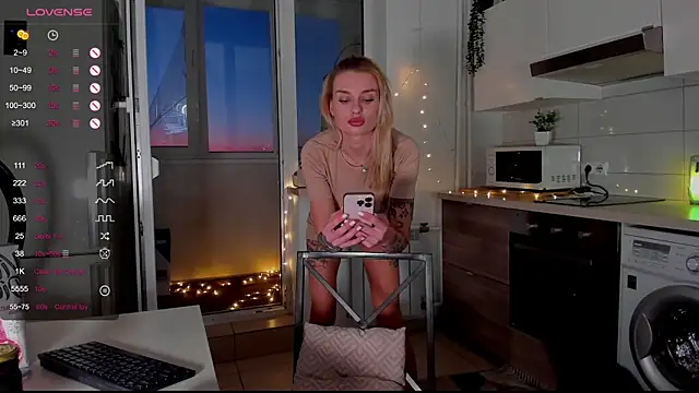 Snapshot of MissLovex chatting on 02/06/25, 11:54 MissLovex online show from 02/06/25, 11:54