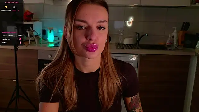 Snapshot of MissLovex chatting on 10/15/25, 02:55 MissLovex online show from 10/15/25, 02:55