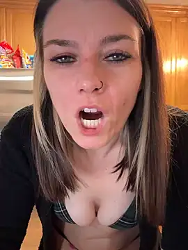 LadyLena1 online show from 12/18/24, 12:21