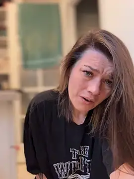 LadyLena1 online show from 02/07/25, 06:24