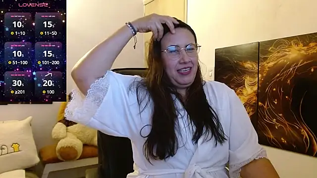 Snapshot of amalia_brunette chatting on 11/26/25, 01:17 amalia brunette online show from 11/26/25, 01:17