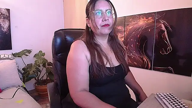 amalia brunette online show from 06/25/26, 10:36