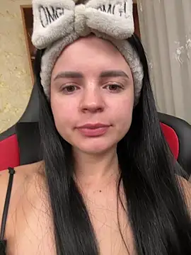 Snapshot of JuicyJess chatting on 11/13/25, 02:21 JuicyJess online show from 11/13/25, 02:21