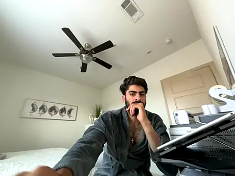 Snapshot of Carlos-195- chatting on 10/01/25, 10:49 Carlos-195- online show from 10/01/25, 10:49