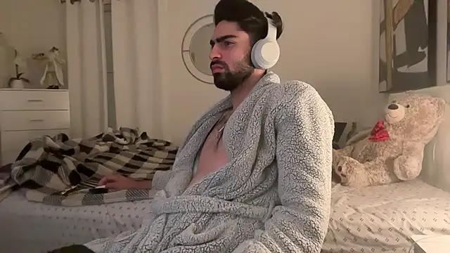 Snapshot of Carlos-195- chatting on 11/01/25, 06:04 Carlos-195- online show from 11/01/25, 06:04