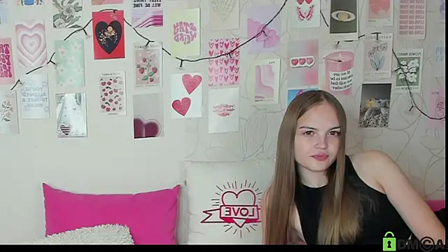 Snapshot of little_radiant_sun chatting on 10/14/25, 09:32 little radiant sun online show from 10/14/25, 09:32