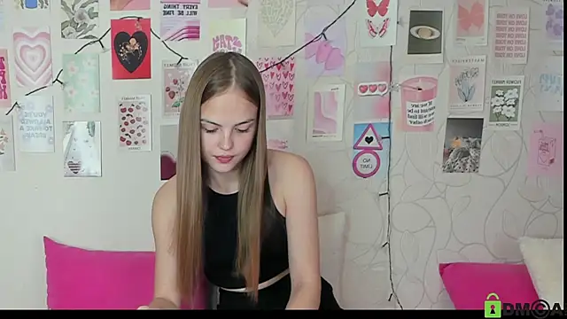 Snapshot of little_radiant_sun chatting on 10/19/25, 06:47 little radiant sun online show from 10/19/25, 06:47