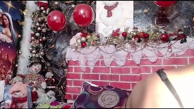 Snapshot of DesireDirtyTS__ chatting on 11/28/25, 12:19 DesireDirtyTS online show from 11/28/25, 12:19