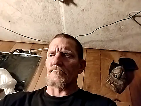 Snapshot of budweiser666 chatting on 03/04/25, 10:57 budweiser666 online show from 03/04/25, 10:57