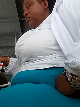 Snapshot of Bootyliciousbbw12 chatting on 11/10/25, 10:25 Bootyliciousbbw12 online show from 11/10/25, 10:25