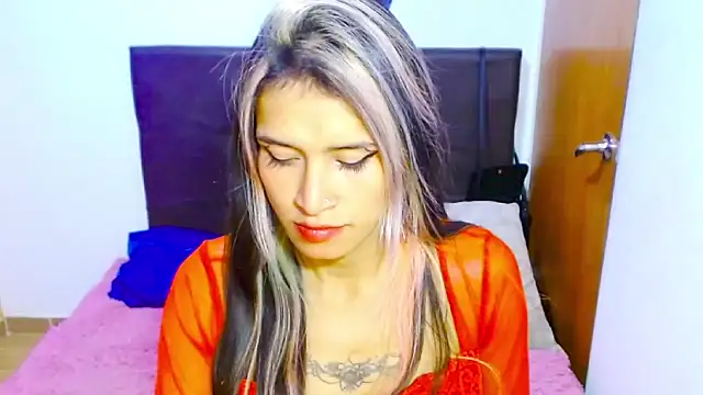 Queen camila online show from 02/11/25, 04:11
