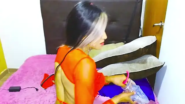Queen camila online show from 02/18/25, 12:37