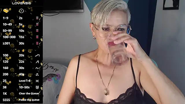 scarlett paris22 online show from 03/18/25, 12:05