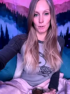 ItsDanniG online show from 10/29/25, 05:14