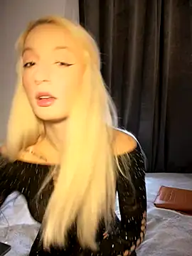 Snapshot of Ella_Charm chatting on 11/20/25, 05:12 Ella Charm online show from 11/20/25, 05:12