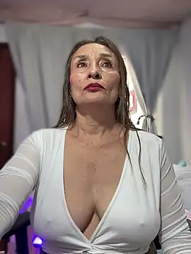 lilian prada online show from 07/25/26, 08:28