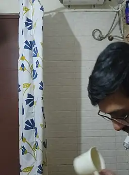 Snapshot of surfer_fun29 chatting on 12/15/24, 11:23 surfer fun29 online show from 12/15/24, 11:23