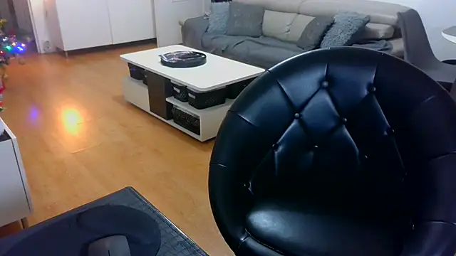 Snapshot of sarametisse26 chatting on 12/15/25, 07:01 sarametisse26 online show from 12/15/25, 07:01