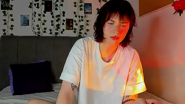 miss Lizzy online show from 12/06/24, 01:18