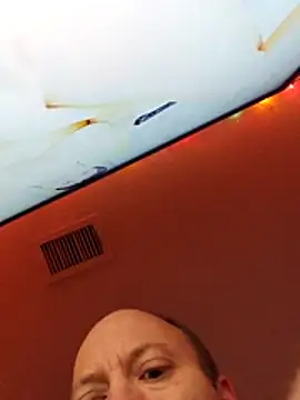 Snapshot of jmtz420 chatting on 12/15/25, 01:15 jmtz420 online show from 12/15/25, 01:15