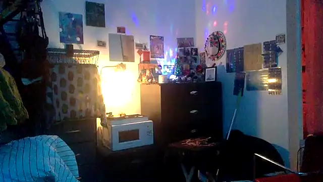 Snapshot of DownstairsSky chatting on 12/20/24, 10:11 DownstairsSky online show from 12/20/24, 10:11