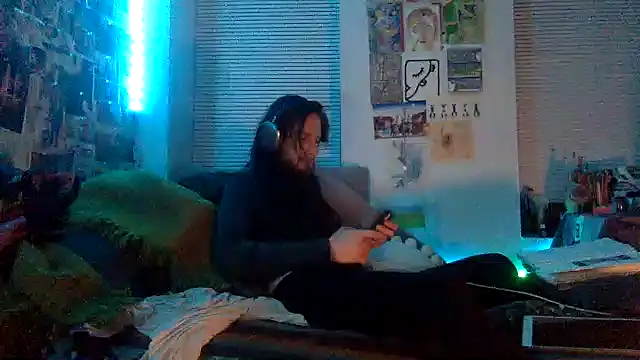 Snapshot of DownstairsSky chatting on 12/24/24, 06:33 DownstairsSky online show from 12/24/24, 06:33