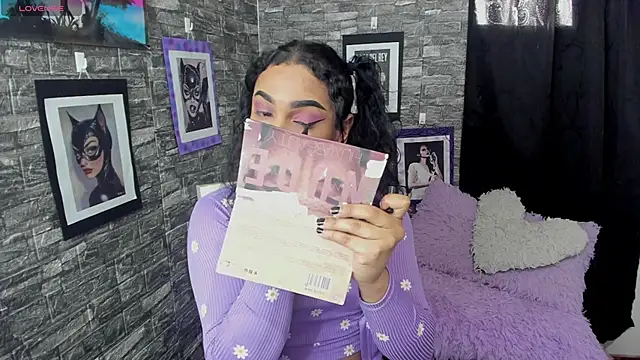 Snapshot of Andrys_ chatting on 11/12/25, 07:57 Andrys online show from 11/12/25, 07:57