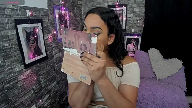 Snapshot of Andrys_ chatting on 11/24/25, 10:53 Andrys online show from 11/24/25, 10:53