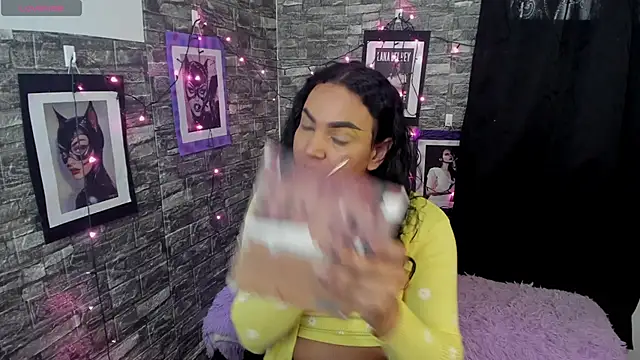 Snapshot of Andrys_ chatting on 12/05/25, 08:49 Andrys online show from 12/05/25, 08:49