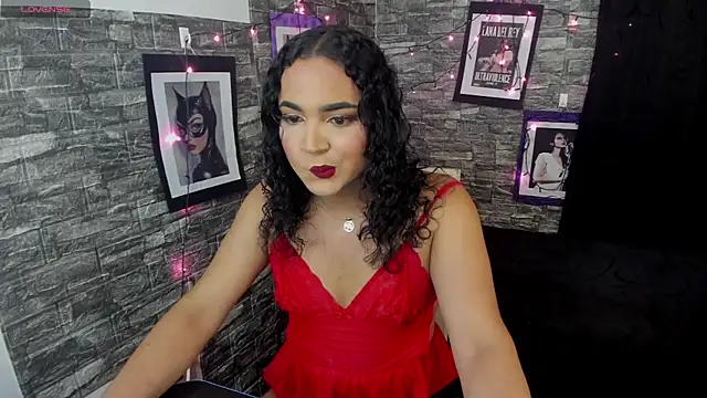 Snapshot of Andrys_ chatting on 12/14/25, 02:06 Andrys online show from 12/14/25, 02:06