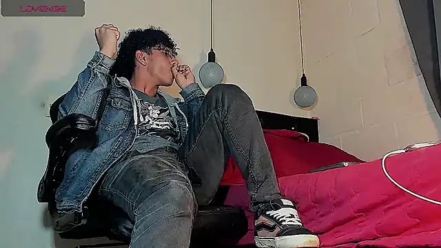 Snapshot of FuckHardlove chatting on 09/26/25, 03:21 FuckHardlove online show from 09/26/25, 03:21