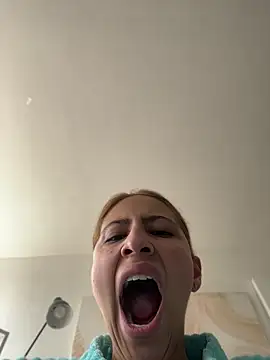 Ameellie online show from 06/17/26, 02:51