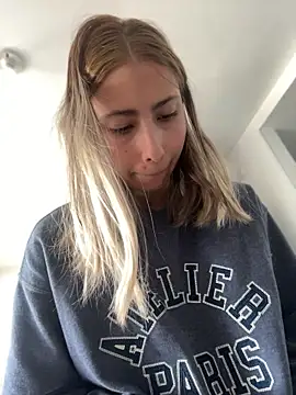 Ameellie online show from 06/24/26, 03:33