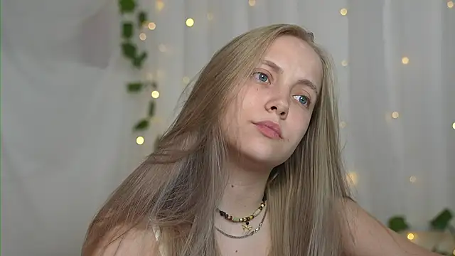 Snapshot of _Appr0ved_ chatting on 09/21/25, 08:27 Appr0ved online show from 09/21/25, 08:27