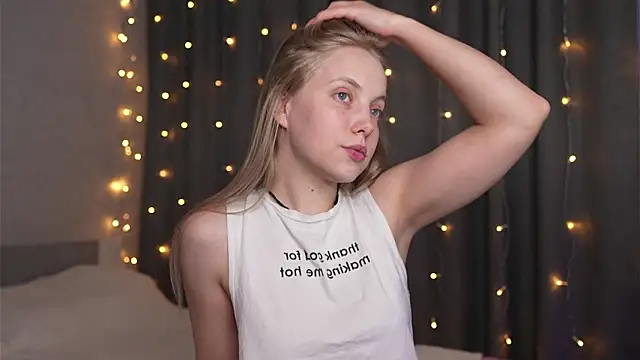 Snapshot of _Appr0ved_ chatting on 09/26/25, 05:28 Appr0ved online show from 09/26/25, 05:28