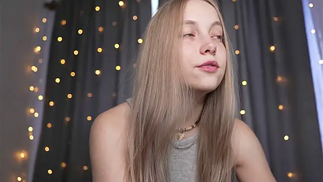 Snapshot of _Appr0ved_ chatting on 09/28/25, 09:25 Appr0ved online show from 09/28/25, 09:25