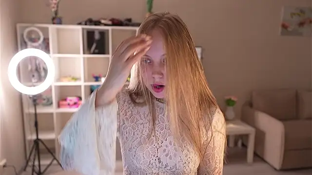 Snapshot of _Appr0ved_ chatting on 10/20/25, 04:18 Appr0ved online show from 10/20/25, 04:18