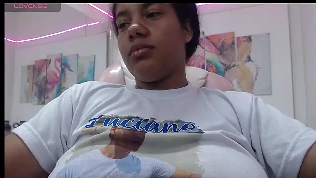 Snapshot of alegriamartinez chatting on 10/31/25, 07:37 alegriamartinez online show from 10/31/25, 07:37