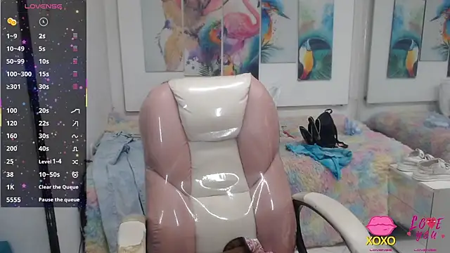 Snapshot of alegriamartinez chatting on 11/13/25, 07:02 alegriamartinez online show from 11/13/25, 07:02