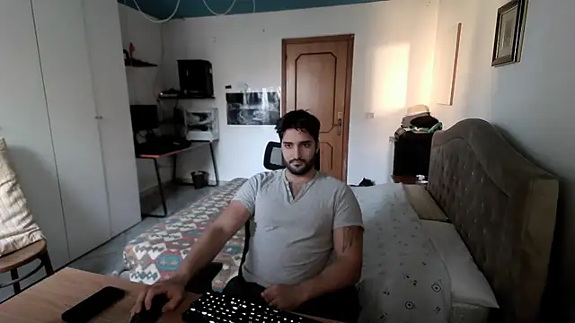 Snapshot of Alexox02 chatting on 12/19/24, 01:40 Alexox02 online show from 12/19/24, 01:40