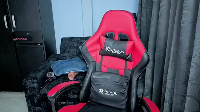 Snapshot of charlotee_lovee69 chatting on 10/06/25, 01:36 charlotee lovee69 online show from 10/06/25, 01:36