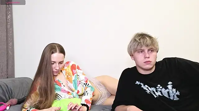 Emily and Ilumi online show from 09/25/25, 10:19